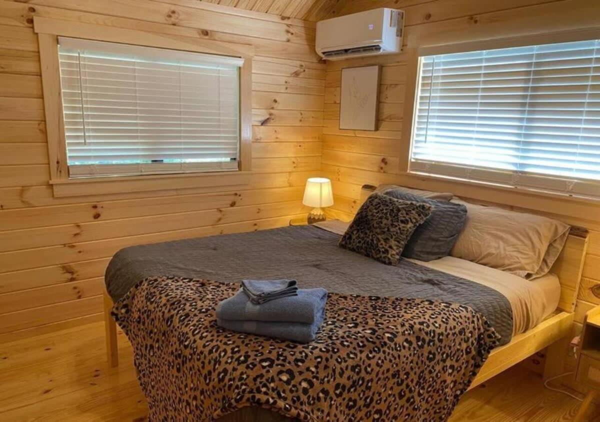 Serene 1Br Cabin Near Nc Z00 With Loft & Waterview Asheboro Exterior photo